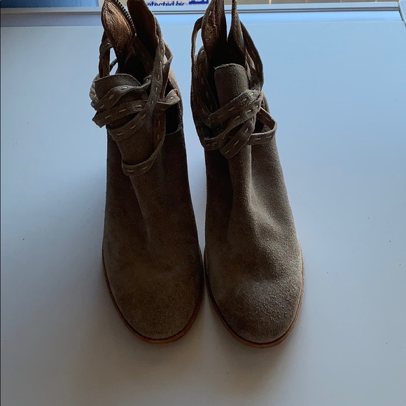 New Frye Naomi Pickstitch Ash Suede size 8 Shootie - Picture 3 of 5